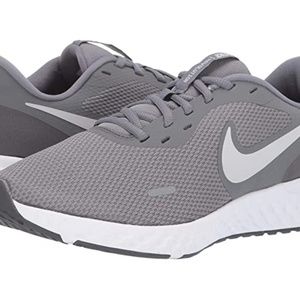 Men's Nike Revolution 5